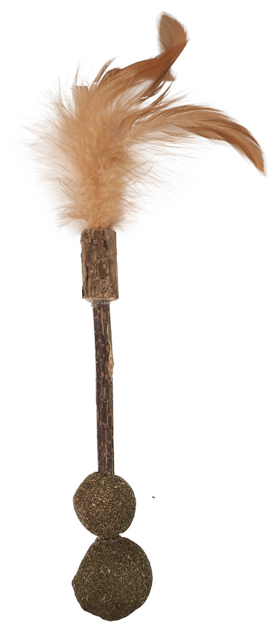 Hračka Magic Cat Natural Fun dřívko s přírodními pírky a zelenými koulemi 18cm